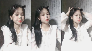 Em hàng dâm thủ dâm trên live 1