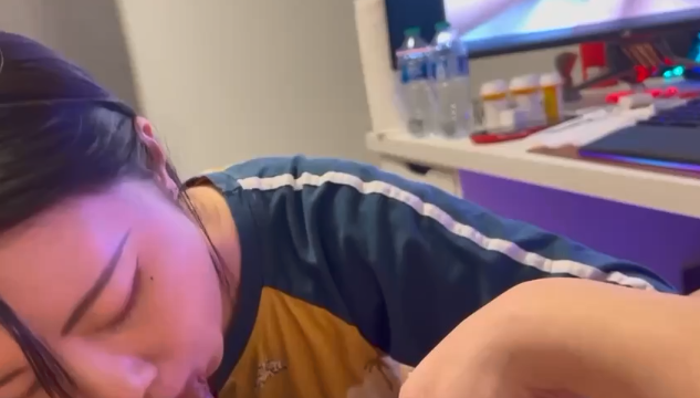 Vừa em đá bóng vừa đá bi anh